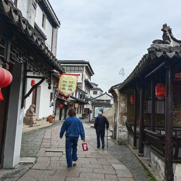 重庆坠亡姐弟生父张波下手两次才得逞，两凶手谋划半年，孩子外婆：第一次说带孩子买衣服就觉得奇怪